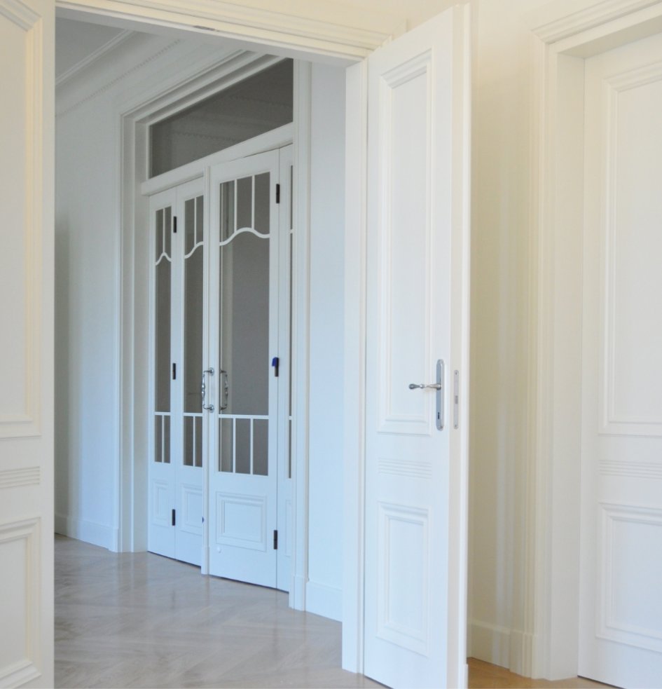 chowane w ścianę, typu magic: z niewidocznym systemem jezdnym